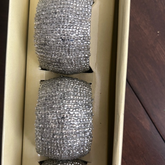 NEW Textured Silver Napkin Rings Set - Picture 7 of 9